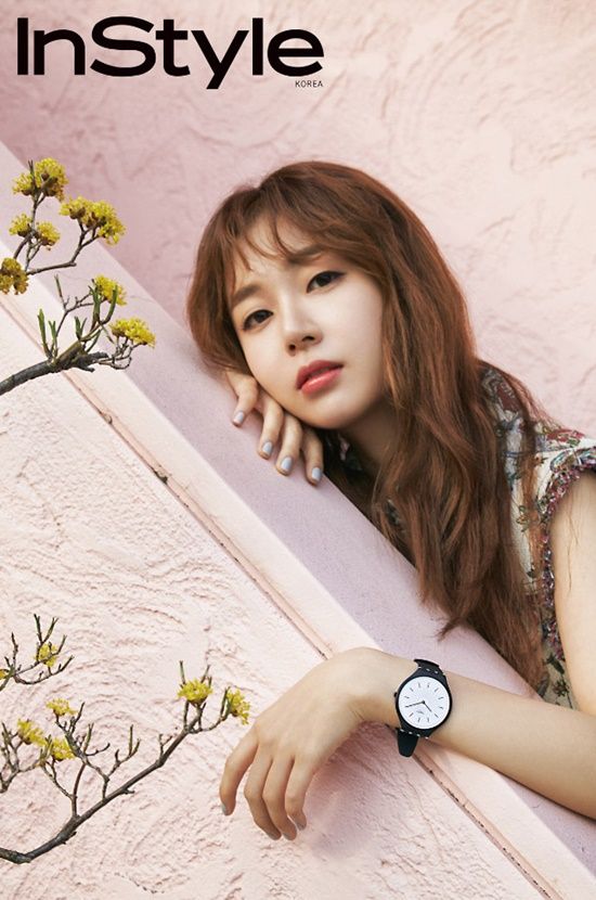 Baek Jin Hee For May Instyle Couch Kimchi